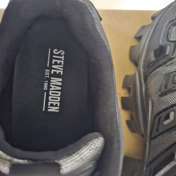 Steve Madden - Picture 4 of 9